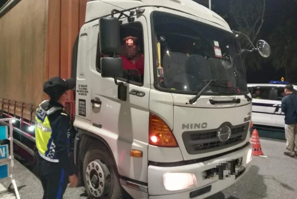 JPJ telah memulakan Operasi Lebih Muatan bagi tahun ini sebagai langkah memastikan pematuhan peraturan jalan raya khususnya melibatkan kenderaan perdagangan.