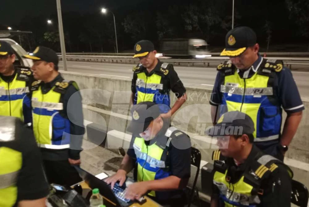 Operasi Khas Kenderaan Perdagangan dijalankan di R&R Dengkil pada Rabu.