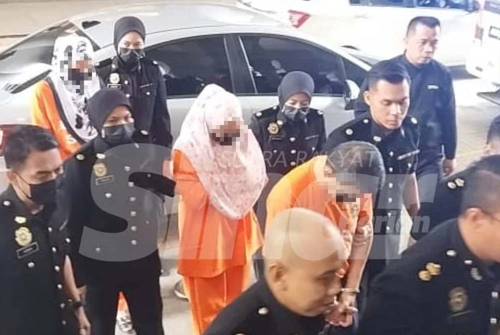 Seorang bekas Panglima Tentera Darat dan dua isterinya tiba di Kompleks Mahkamah Majistret Putrajaya bagi permohonan reman pada Khamis.