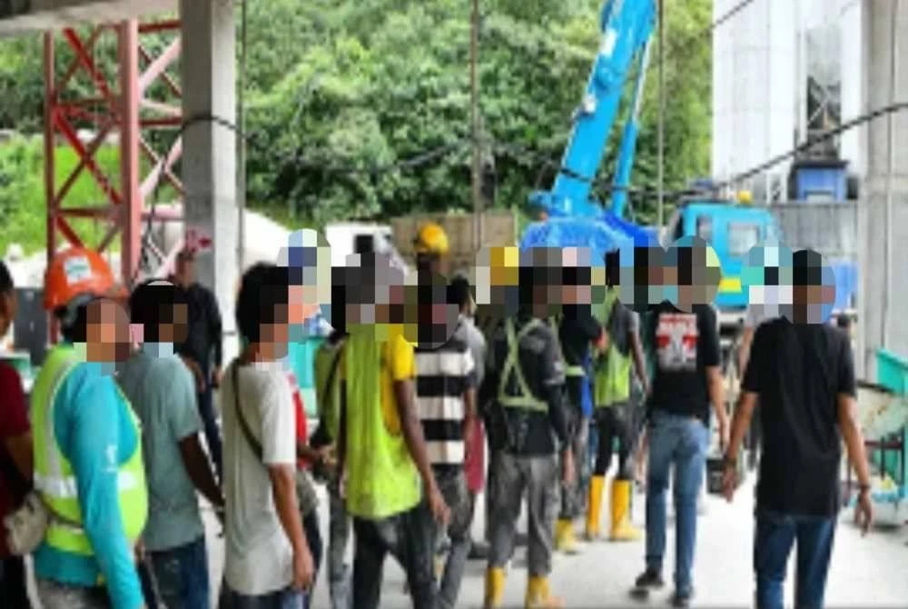 Antara warga asing yang diperiksa JIM dalam serbuan pada Rabu.