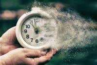 Apabila masa dirasakan berlalu terlalu pantas, Islam mengajak manusia kembali berhenti seketika. Gambar hiasan 