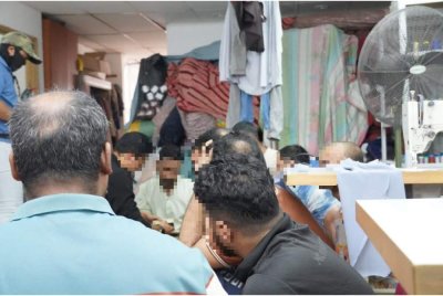 Antara warga asing yang ditahan.