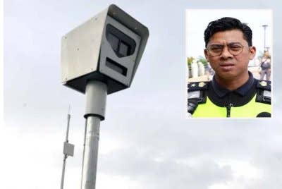 Sistem AwAS ditempatkan di laluan berisiko tinggi dan lokasi kerap kemalangan. Zamri (foto kecil) 