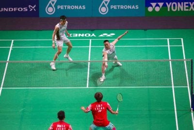 Aaron dan Wooi Yik menentang beregu China, Chen Xu Jun dan Liu Yang pada Kejohanan Badminton Terbuka Malaysia Petronas 2026 di Stadium Axiata Arena pada Khamis. Foto Bernama