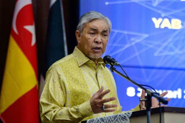 Ahmad Zahid menyampaikan ucapan pada Majlis Amanat Tahun Baharu 2026 Kepada warga NADMA di Markas SMART. - Foto Bernama
