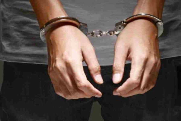 Polis menahan seorang lagi suspek pergaduhan di Jalan Pekan Lukut, menjadikan jumlah ditahan 10 lelaki. Gambar hiasan 