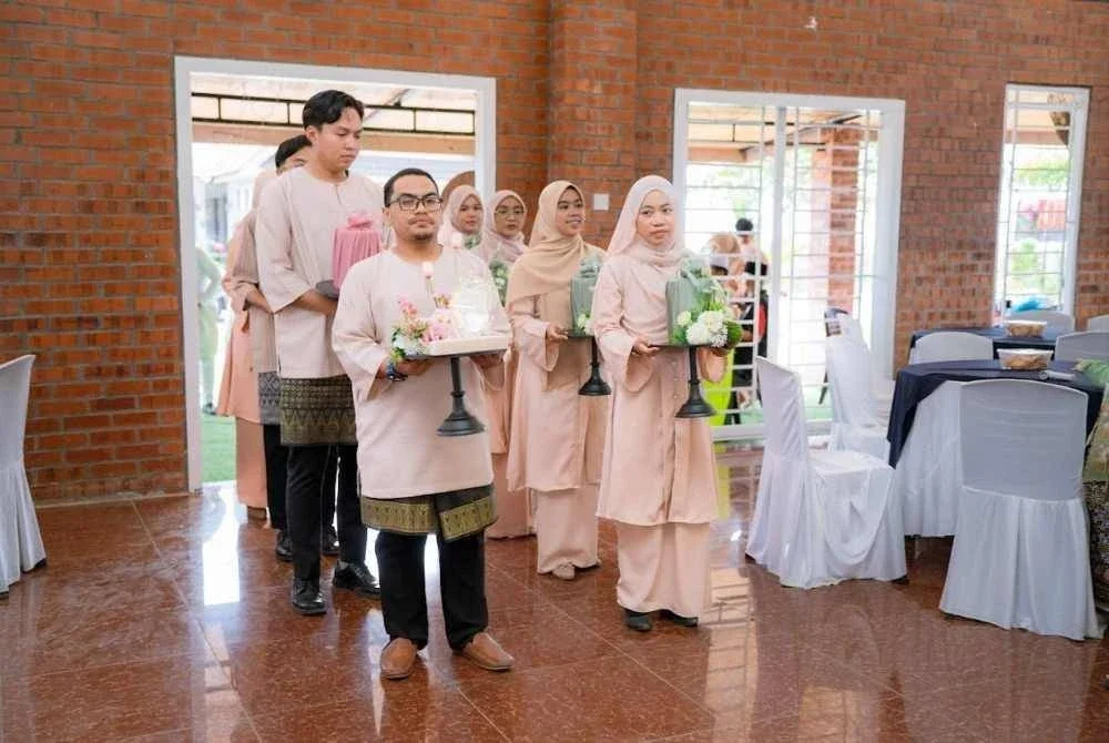 Antara rakan-rakan sekelas yang hadir pada majlis berkenaan. 