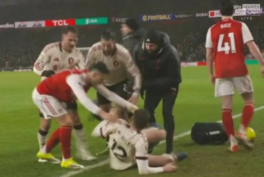 Insiden membabitkan Martinelli dan Bradley pada penghujung perlawanan.