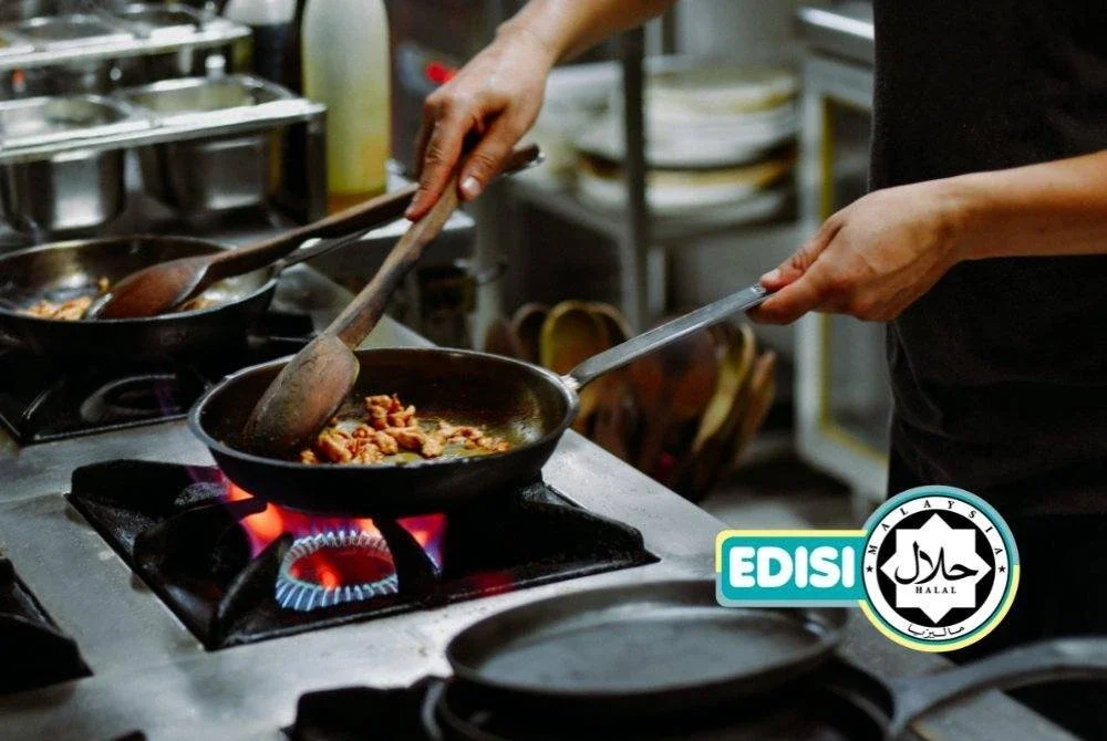 SIJIL halal membuktikan sesebuah premis itu telah melalui penilaian ketat Jakim. Foto Canva