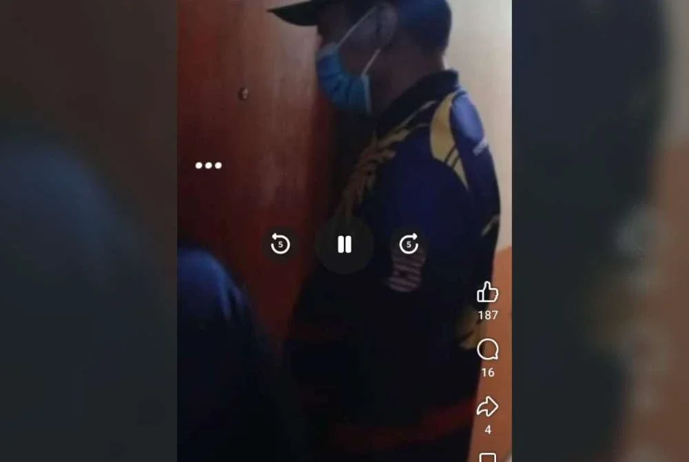 Tangkap layar daripada laman facebook tersebut mengenai tangkapan pasangan khalwat di sebuah hotel.