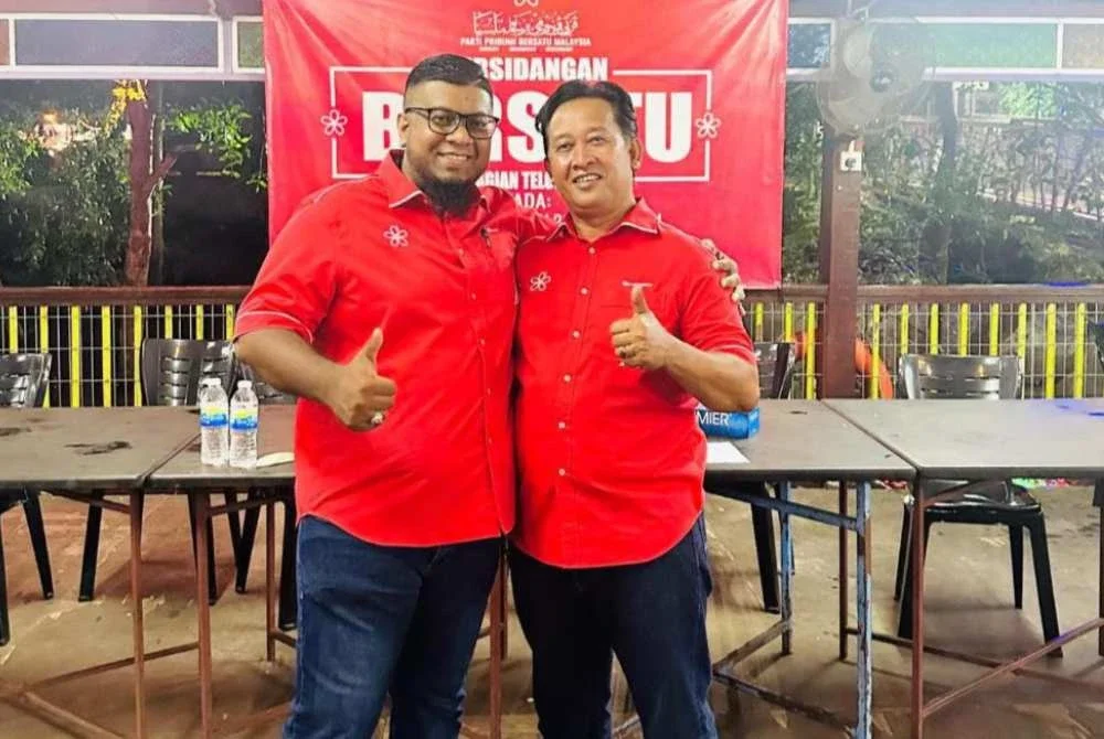 Kamaruddin (kanan) bersama Muhammad Munawar.