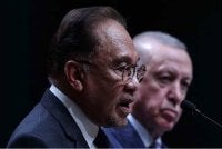 Presiden Turkiye, Recep Tayyip Erdogan telah menzahirkan kerisauan tentang keadaan semasa Tun Dr Mahathir Mohamad, susulan bekas Perdana Menteri itu dimasukkan ke Institut Jantung Negara (IJN) baru-baru ini. - Foto Bernama 