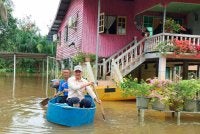 Di Sabah, mangsa banjir di daerah Beaufort kekal 633 orang daripada 215 keluarga. Foto: Bernama 