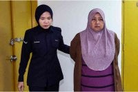 Seorang wanita didakwa di Mahkamah Majistret di sini hari ini atas pertuduhan membunuh seorang kanak-kanak lelaki berusia tujuh tahun di Pasir Gudang di sini, Disember lepas. Foto Bernama