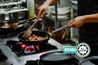 SIJIL halal membuktikan sesebuah premis itu telah melalui penilaian ketat Jakim. Foto Canva