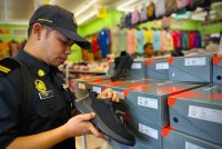 Barangan yang diperiksa merangkumi kategori barangan persekolahan, barangan di bawah Sumbangan Asas Rahmah (SARA) serta barangan keperluan pengguna.