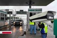 Kamera ANPR dipasang bagi mengesan nombor plat kenderaan dan memastikan pemanduan lebih lancar.