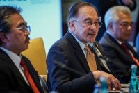 Anwar (tengah) ketika berucap pada mesyuarat meja bulat bersama pemain industri di Turkiye sempena lawatan rasmi Perdana Menteri ke Turkiye. Foto Bernama