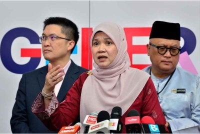 Menteri Pendidikan Fadhlina Sidek bercakap pada sidang media selepas menghadiri Majlis Amanat Tahun Baharu 2026 di Kementerian Pendidikan Malaysia (KPM) hari ini. Foto Bernama