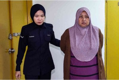 Seorang wanita didakwa di Mahkamah Majistret di sini hari ini atas pertuduhan membunuh seorang kanak-kanak lelaki berusia tujuh tahun di Pasir Gudang di sini, Disember lepas. Foto Bernama