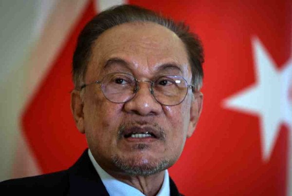 Anwar menjawab pertanyaan media sebelum mengakhiri lawatan rasmi Perdana Menteri ke Turkiye hari ini. Foto Bernama