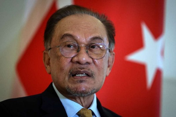 Anwar menjawab pertanyaan media sebelum mengakhiri lawatan rasmi Perdana Menteri ke Turkiye pada Khamis. Foto: Bernama 