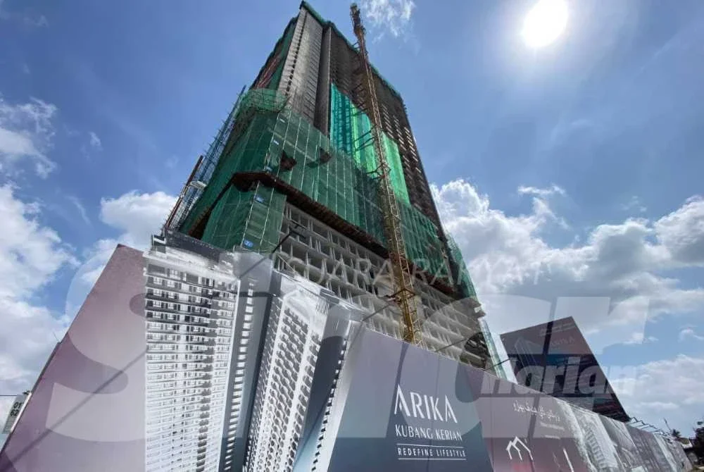 Projek pembangunan Arika Kubang Kerian di Kota Bharu yang bakal menjadi bangunan tertinggi di Kelantan dijangka siap sepenuhnya pada hujung tahun ini sebagaimana mengikut jadual sekali gus membuka lembaran baharu dalam landskap pembangunan negeri. - Foto:SINAR HARIAN/HAZELEN LIANA KAMARUDIN