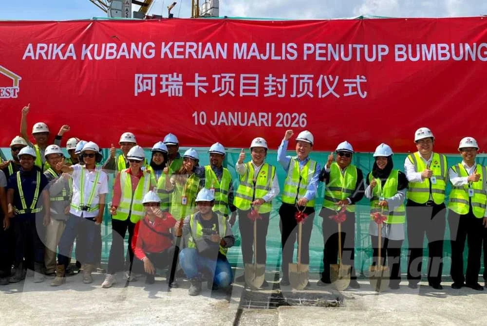 Sebahagian daripada mereka yang hadir pada Majlis Penutup Bumbung Arika Kubang Kerian di Kota Bharu pada Sabtu.
- Foto:SINAR HARIAN/HAZELEN LIANA KAMARUDIN