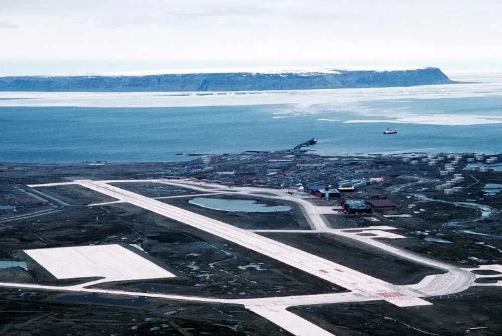 Pangkalan Angkasa Pituffik milik AS memainkan peranan penting untuk pertahanan peluru berpandu dan pengawasan angkasa lepas di Nuuk. - Foto Agensi