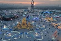 Acara itu yang dijadualkan berlangsung hingga Februari depan dijangka menarik kunjungan jutaan pelancong. Foto Agensi