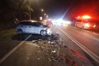 Nahas melibatkan dua kereta di Batu 14, Jalan Labis–Yong Peng meragut nyawa seorang wanita manakala suaminya cedera parah pada Jumaat. Foto: IPD Batu Pahat