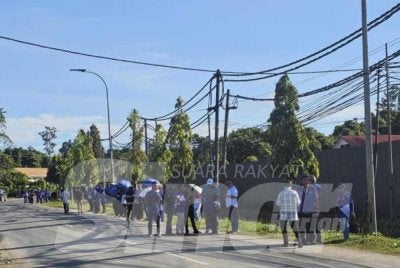 Penyokong BN dan Warisan mula berkumpul di lokasi yang telah ditetapkan SPR bagi mengelakkan sebarang pertembungan atau provokasi antara penyokong.