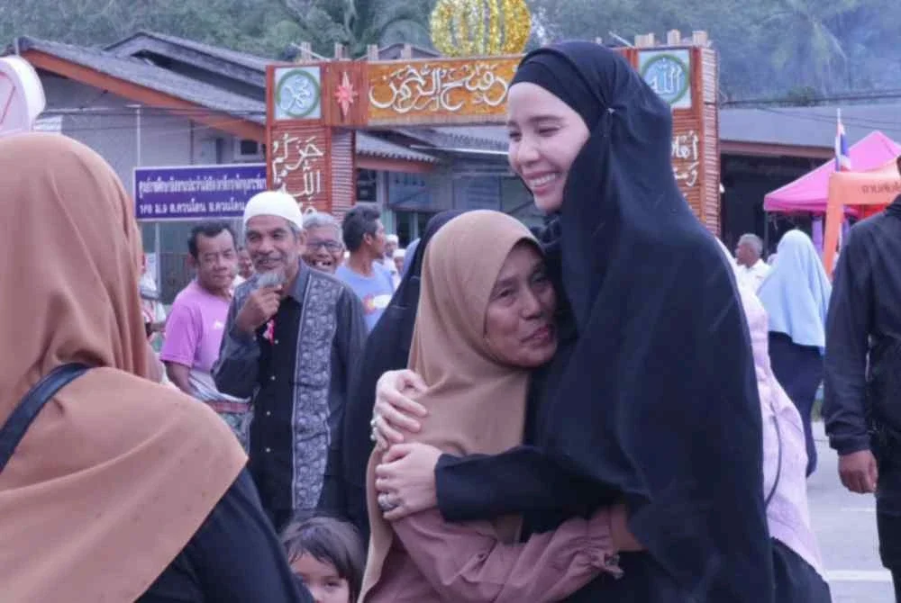 Sabida menyantuni masyarakat dalam sebuah program.