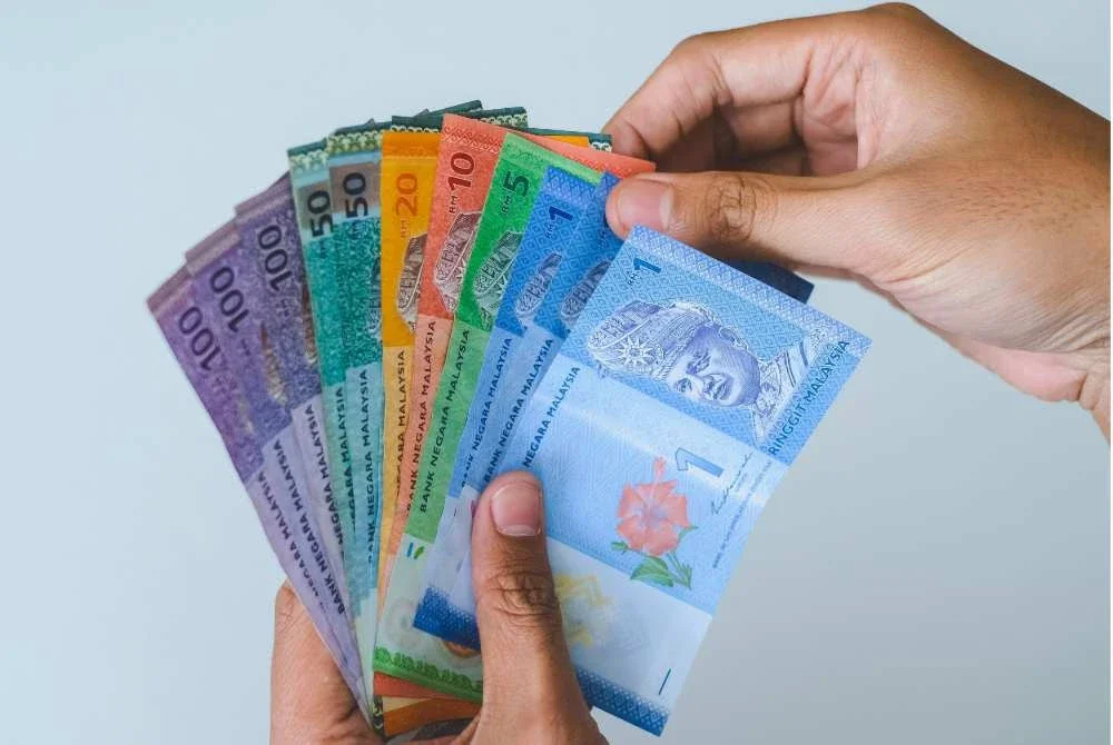 Dalam perdagangan dengan negara luar pula, kenaikan nilai mata wang boleh menyebabkan import meningkat dan eksport merosot. Foto hiasan