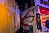 Keadaan di lokasi kemalangan lori dan bas ekspres pada Ahad.