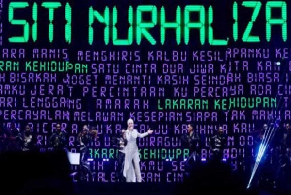  Konsert Legacy 30 Siti Nurhaliza di Stadium Nasional Bukit Jalil menarik kira-kira 65,000 peminat dengan penampilan mengagumkan Datuk Seri Siti Nurhaliza Tarudin pada usia 46 tahun.