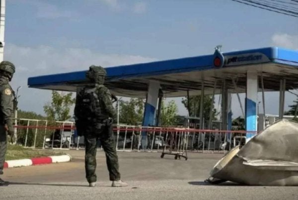 Sebanyak 11 stesen minyak di tiga wilayah sempadan selatan - Narathiwat, Yala dan Pattani - menjadi sasaran serangan bom dan arson yang dilakukan secara serentak pada awal pagi Ahad. Foto: Agensi