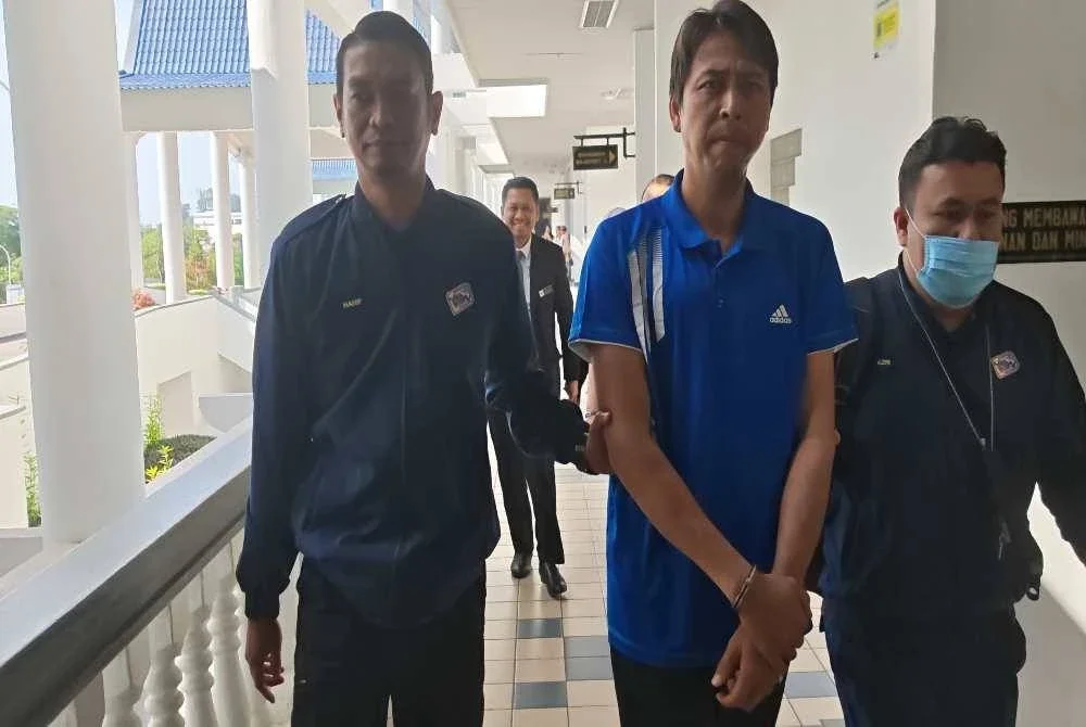 Tertuduh mengaku bersalah menggunakan salinan kad pengenalan orang lain sejak 12 tahun lalu.