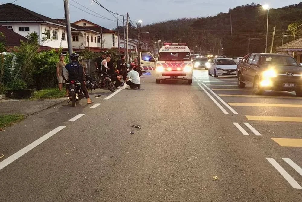 Anggota polis itu pula mengalami kecederaan dan telah dihantar ke Hospital Tapah menggunakan ambulans bagi mendapatkan rawatan lanjut.