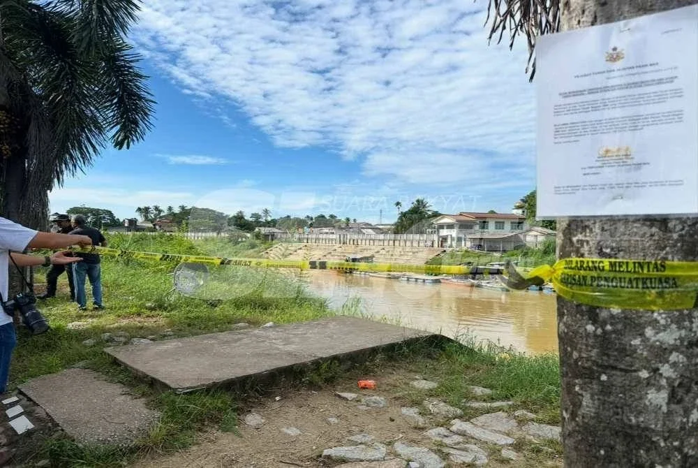 Sempadan Malaysia-Thailand di Sungai Golok Rantau Panjang.
