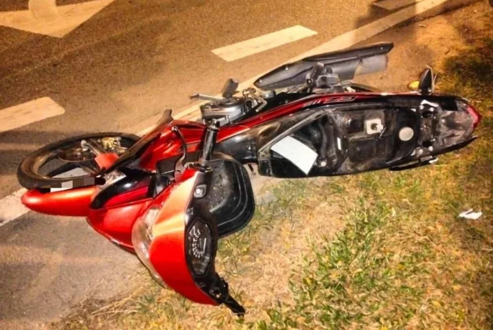 Keadaan motosikal mangsa. - Foto IPD Kulai