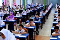 Mengukur kejayaan hanya melalui slip peperiksaan adalah pendekatan usang yang tidak seiring keperluan masa depan. Foto hiasan