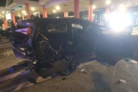 Perodua Aruz terbabas dan merempuh tembok di Plaza Tol Sungai Dua.