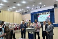 Ramanan (tiga dari kiri) ketika sidang akhbar selepas melawat NIOSH di sini pada Isnin.