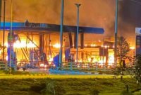 Stesen minyak di Thailand yang terbakar selepas dibom. Foto tular media sosial