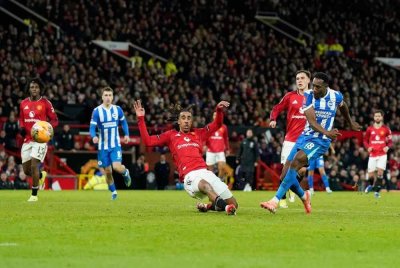 Welbeck (kanan) muncul wira Brighton di Old Trafford selepas meledak satu gol dan mencipta satu bantuan jaringan ketika The Seagulls menyingkirkan United di pusingan ketiga Piala FA.
FOTO: Agensi 