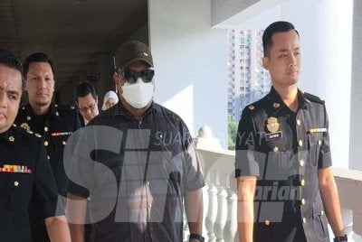 Bapa kepada tiga anak itu dituduh mengikut Seksyen 403 Kanun Keseksaan yang membawa hukuman penjara antara enam bulan hingga lima tahun, sebatan dan denda, jika sabit kesalahan.