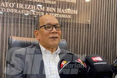 Izham ketika sidang media di Pejabat MMKN pada Isnin.