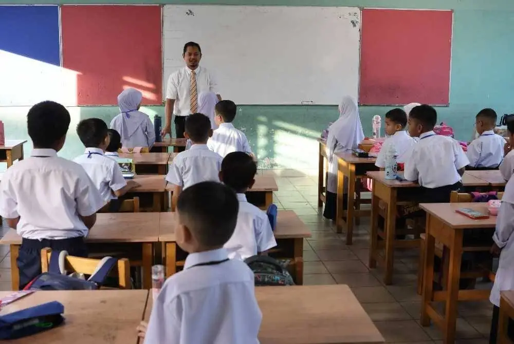Sekolah perlu menjadi rumah kedua bagi murid, tempat mereka belajar, berkawan dan berkembang dalam suasana selamat serta menyeronokkan. FOTO: Bernama