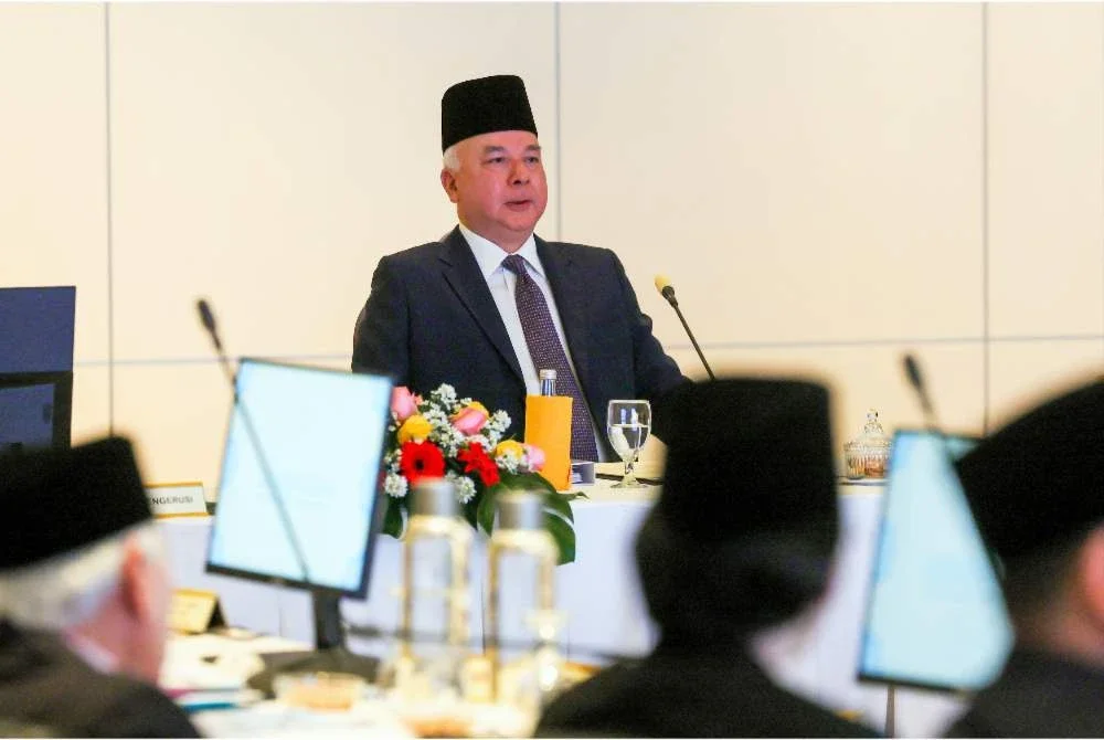 Sultan Nazrin yang juga Pengerusi Mesyuarat Majlis Kebangsaan Bagi Hal Ehwal Islam Malaysia (MKI), berkenan berangkat ke Mesyuarat MKI Ke-74 pada Selasa. Foto Bernama